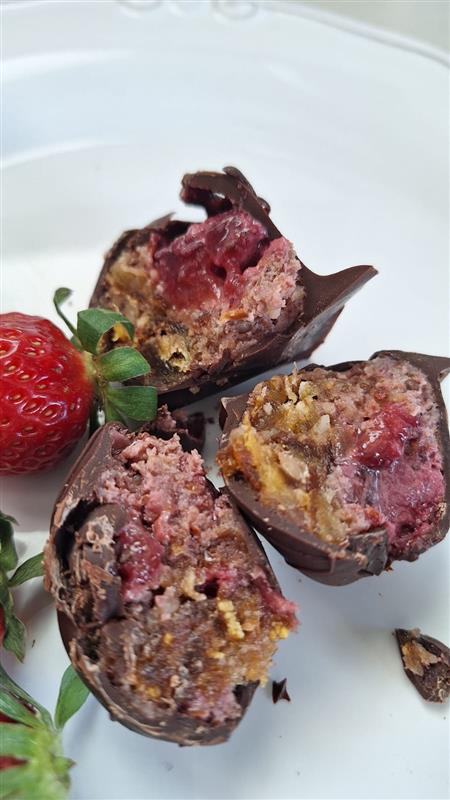 Strawglow Bites